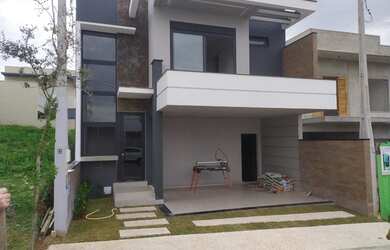 Imagem: A casa em condomínio possui 3 Dormitórios, 2 Banheiros, 2