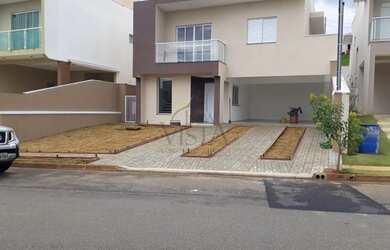 Imagem: A casa em condomínio possui 3 Dormitórios, 4 Banheiros, 4