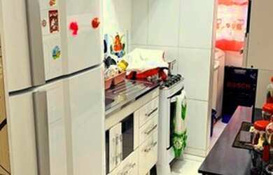 Imagem: O apartamento possui 2 Dormitórios, 1 Banheiro, 1 Vaga na garagem