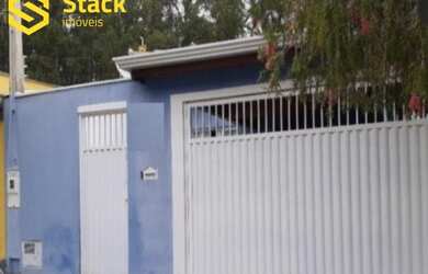 Imagem: A casa possui 3 Dormitórios, 2 Banheiros, 2 Vagas na garagem