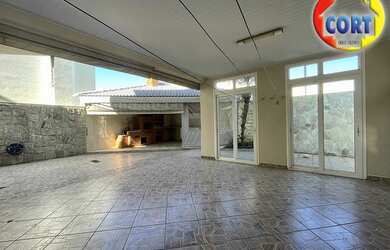 Imagem 8: Casa para venda com lareira e quintal em condomínio de Arujá