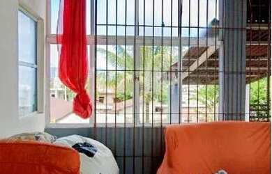 Imagem 5: Casa à venda por 360.000,00 no bairro Balneário Mar Azul, em Caraguatatuba