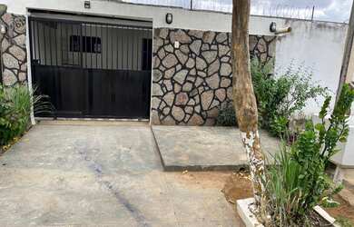 Imagem: O apartamento possui 1 Dormitório, 1 Banheiro, 2 Vagas na garagem