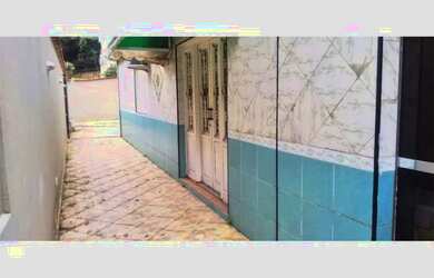 Imagem: A casa possui 4 Dormitórios, 4 Banheiros, 2 Vagas na garagem