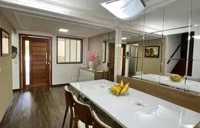 Imagem: A casa possui 3 Dormitórios, 2 Banheiros, 3 Vagas na garagem