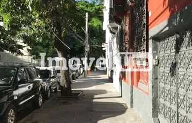 Imagem: A casa possui 5 Dormitórios, 4 Banheiros, 1 Vaga na garagem