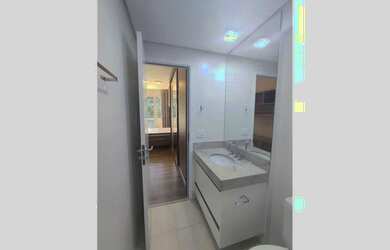 Imagem: O apartamento possui 1 Dormitório, 1 Banheiro, 1 Vaga na garagem