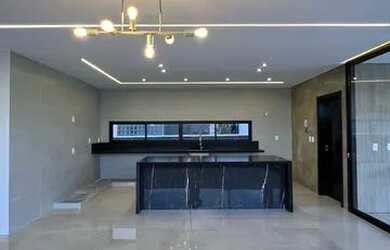 Imagem 4: Casa de condomínio para venda possui 357 metros quadrados com 5 quartos