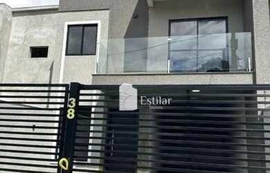 Imagem: A casa possui 3 Dormitórios, 2 Banheiros, 1 Vaga na garagem