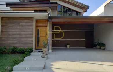 Imagem: A casa em condomínio possui 3 Dormitórios, 4 Banheiros, 2