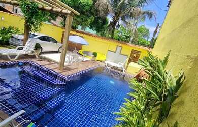 Imagem: A casa possui 3 Dormitórios, 3 Banheiros, 2 Vagas na garagem