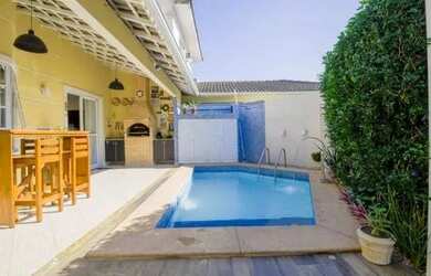 Imagem: A casa em condomínio possui 4 Dormitórios, 5 Banheiros, 2