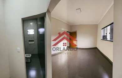 Imagem: A casa possui 3 Dormitórios, 1 Banheiro, 2 Vagas na garagem