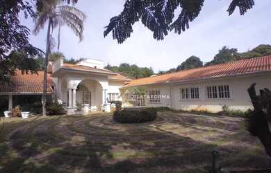 Imagem: A casa em condomínio possui 4 Dormitórios, 2 Banheiros, 5