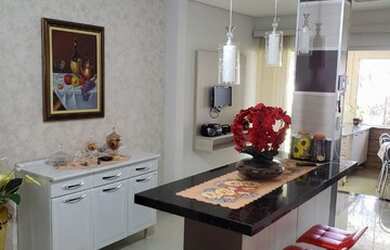 Imagem: A casa possui 3 Dormitórios, 3 Banheiros, 2 Vagas na garagem