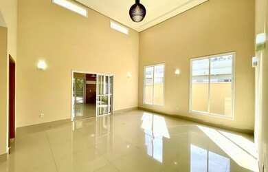 Imagem: A casa em condomínio possui 3 Dormitórios, 3 Banheiros, 253m²
