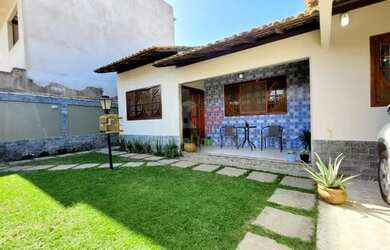 Imagem: A casa possui 3 Dormitórios, 3 Banheiros, 2 Vagas na garagem