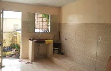 Imagem: A casa possui 3 Dormitórios, 2 Banheiros, 2 Vagas na garagem