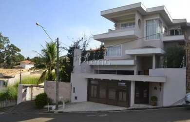 Imagem: A casa possui 4 Dormitórios, 3 Banheiros, 4 Vagas na garagem