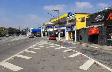 Imagem: O depósito possui 4 Vagas na garagem, 273m² de Área e está