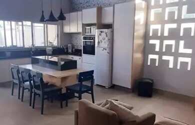 Imagem: A casa em condomínio possui 4 Dormitórios, 3 Banheiros, 2