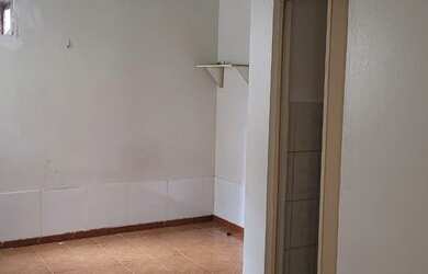 Imagem: A casa possui 1 Dormitório, 1 Banheiro e está localizado