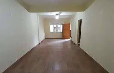 Imagem: A casa possui 1 Dormitório, 1 Banheiro, 1 Vaga na garagem