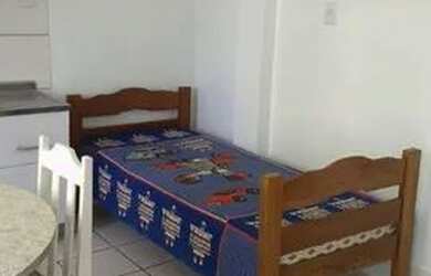 Imagem: A kitnet possui 1 Banheiro e está localizado em Carvoeira