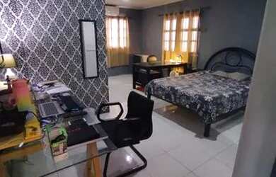 Imagem: A casa possui 3 Dormitórios, 2 Banheiros, 1 Vaga na garagem