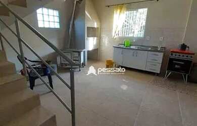 Imagem: A casa possui 3 Dormitórios, 2 Banheiros, 4 Vagas na garagem