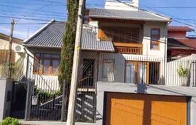 Imagem: A casa e possui 3 Dormitórios, Suítes, 3 Banheiros, 2 Vagas