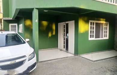 Imagem: A casa possui 3 Dormitórios, 4 Banheiros, 4 Vagas na garagem