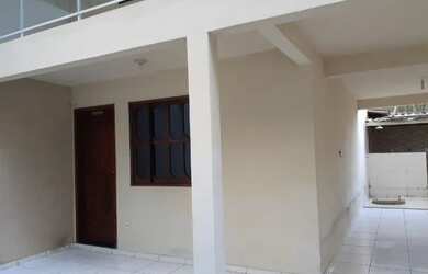 Imagem: A casa possui 3 Dormitórios, 2 Banheiros, 2 Vagas na garagem