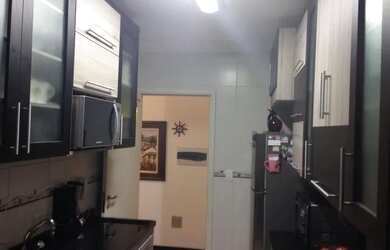 Imagem: O apartamento possui 3 Dormitórios, 1 Banheiro, 2 Vagas na