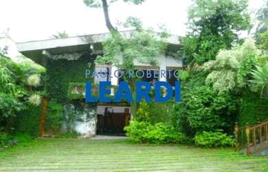 Imagem: A casa possui 4 Dormitórios, 5 Banheiros, 5 Vagas na garagem