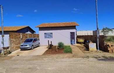 Imagem: A casa possui 3 Dormitórios, 1 Banheiro e 225m² de Área e