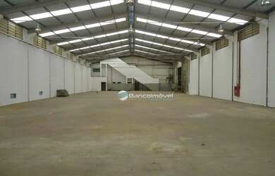 Imagem 8: Barracão. localizado nas margens da Rodovia D. Pedro. Dentro de um condomínio...