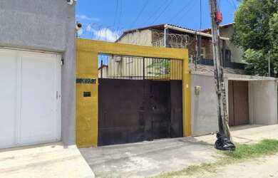 Imagem: A casa possui 4 Dormitórios, 3 Banheiros, 5 Vagas na garagem