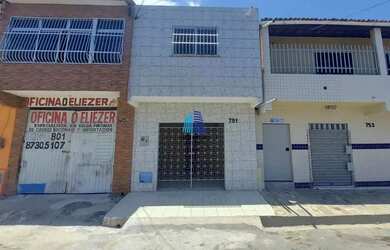 Imagem: A casa possui 3 Dormitórios, 1 Banheiro, 1 Vaga na garagem