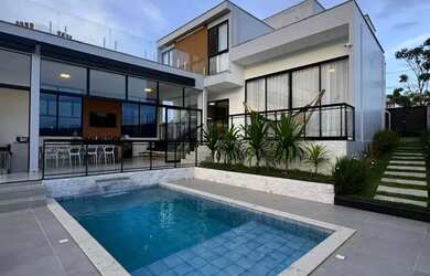 Imagem: A casa em condomínio possui 3 Dormitórios, 4 Banheiros, 2