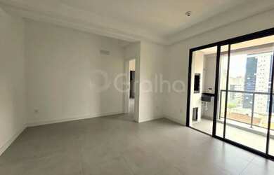 Imagem: O apartamento possui 1 Dormitório, 2 Banheiros, 1 Vaga na garagem