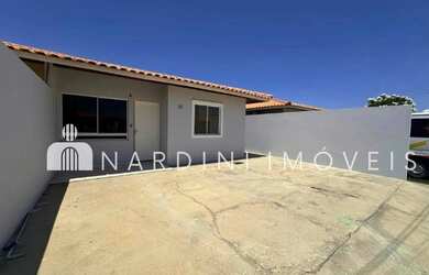 Imagem: A casa em condomínio possui 2 Dormitórios, 1 Banheiro, 2 Vagas