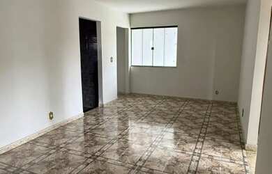 Imagem: A casa possui 2 Dormitórios, 2 Banheiros e 1 Vaga na garagem