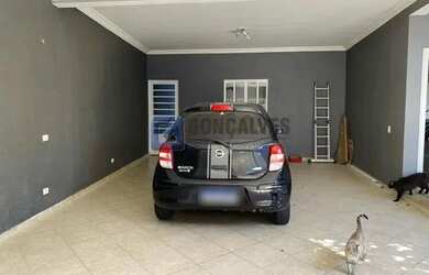 Imagem: A casa à venda possui 5 Dormitórios, 5 Banheiros, 4 Vagas