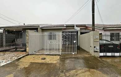 Imagem: A casa possui 2 Dormitórios, 1 Banheiro, 1 Vaga na garagem