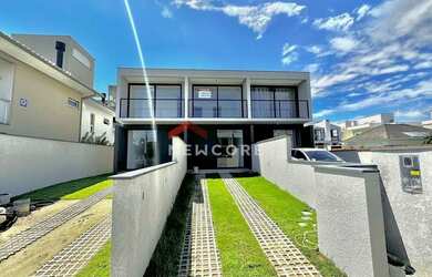 Imagem: A casa possui 2 Dormitórios, 3 Banheiros, 2 Vagas na garagem