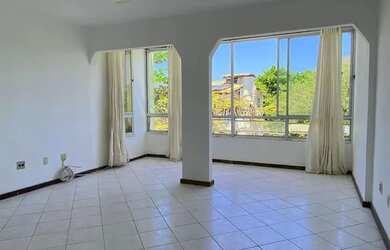 Imagem: O apartamento possui 3 Dormitórios, 1 Banheiro, 1 Vaga na garagem