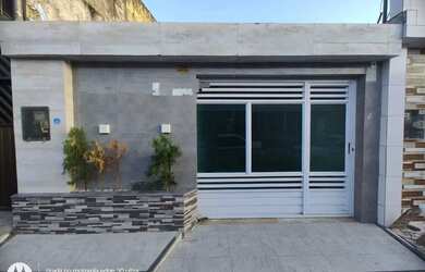 Imagem: A casa possui 3 Dormitórios, 2 Banheiros, 1 Vaga na garagem