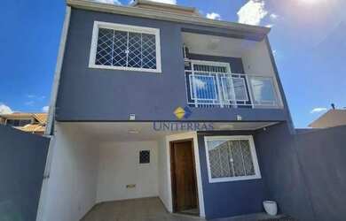 Imagem: A casa possui 3 Dormitórios, 2 Banheiros, 3 Vagas na garagem