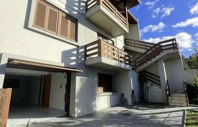 Imagem: A casa possui 5 Dormitórios, 4 Banheiros, 2 Vagas na garagem